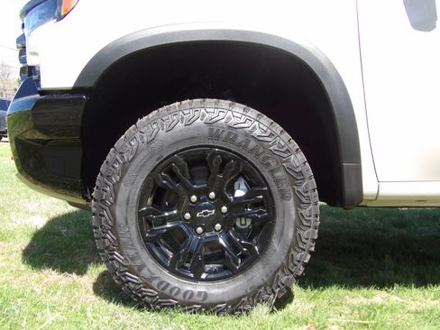 New 2026 Chevrolet Silverado 1500 ZR2 image 7