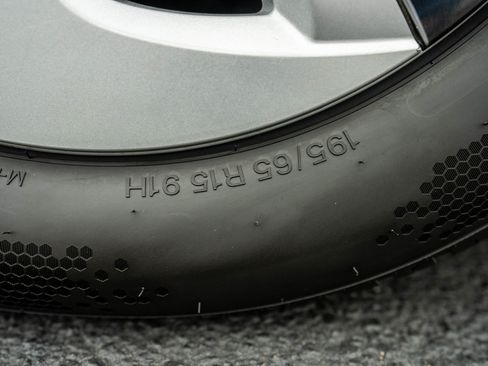 Used 2016 Toyota Prius image 42