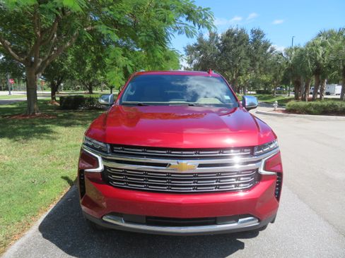 Used 2023 Chevrolet Suburban Premier image 11