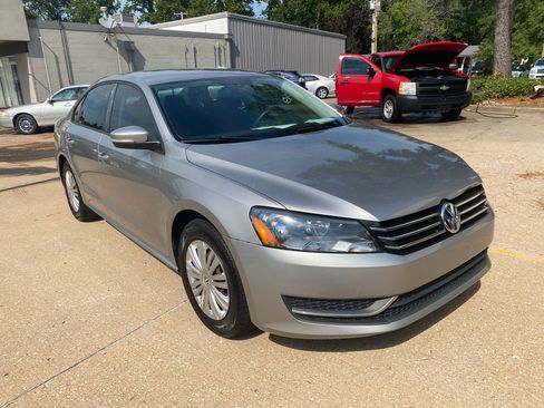 Used 2014 Volkswagen Passat 1.8T S image 2