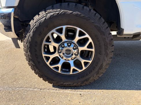 Used 2022 Ford F250 Super Duty Platinum image 11