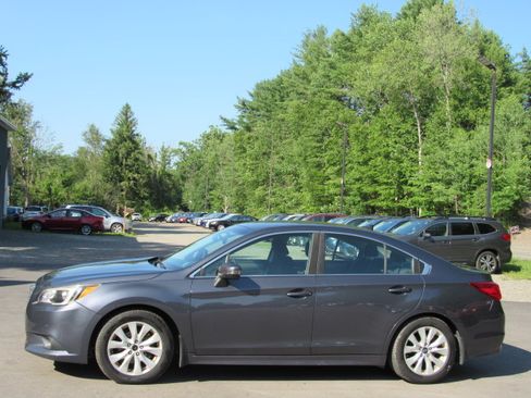Used 2017 Subaru Legacy 2.5i Premium AWD/4WD image 3