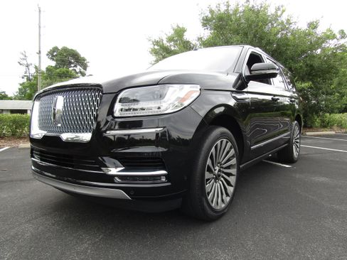 Used 2020 Lincoln Navigator 2WD Reserve image 2