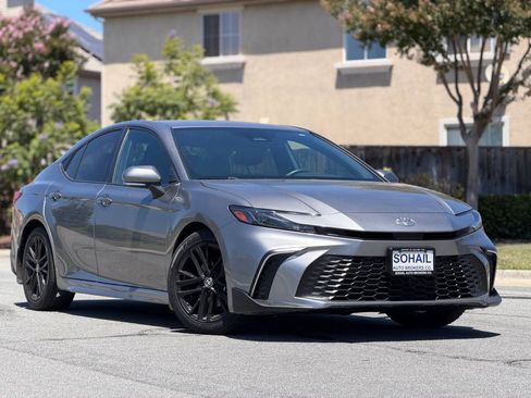 Used 2025 Toyota Camry Hybrid FWD image 4