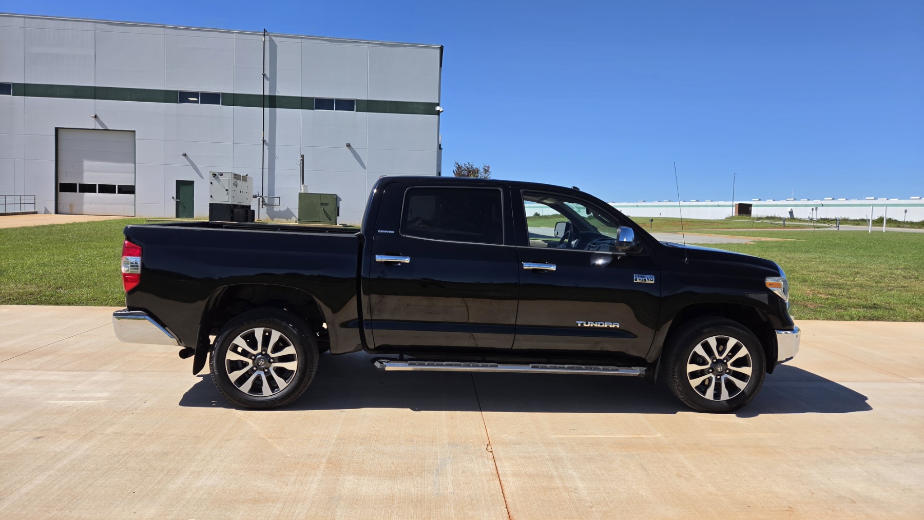 Used 2018 Toyota Tundra 4x4 CrewMax Limited image 5