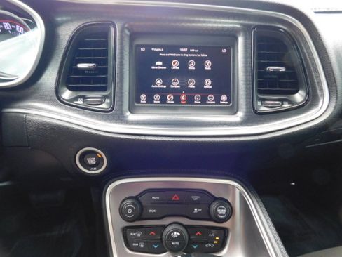 Used 2019 Dodge Challenger SXT image 15