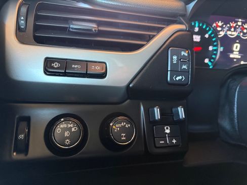 Used 2018 Chevrolet Suburban Premier image 14