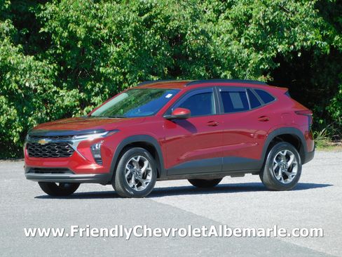 Used 2024 Chevrolet Trax LT w/ 1LT FWD image 1
