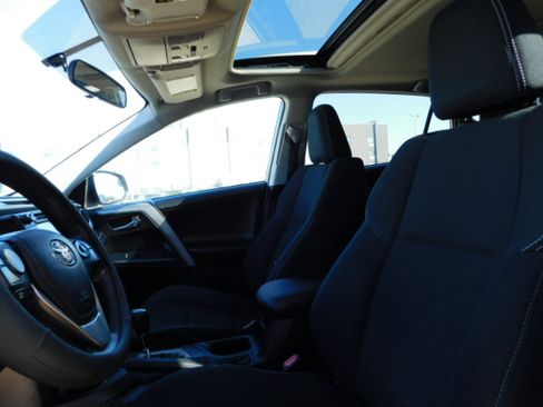 Used 2016 Toyota RAV4 XLE image 10