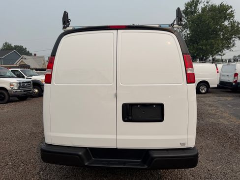 Used 2022 GMC Savana 2500 UNAVAIL RWD image 4