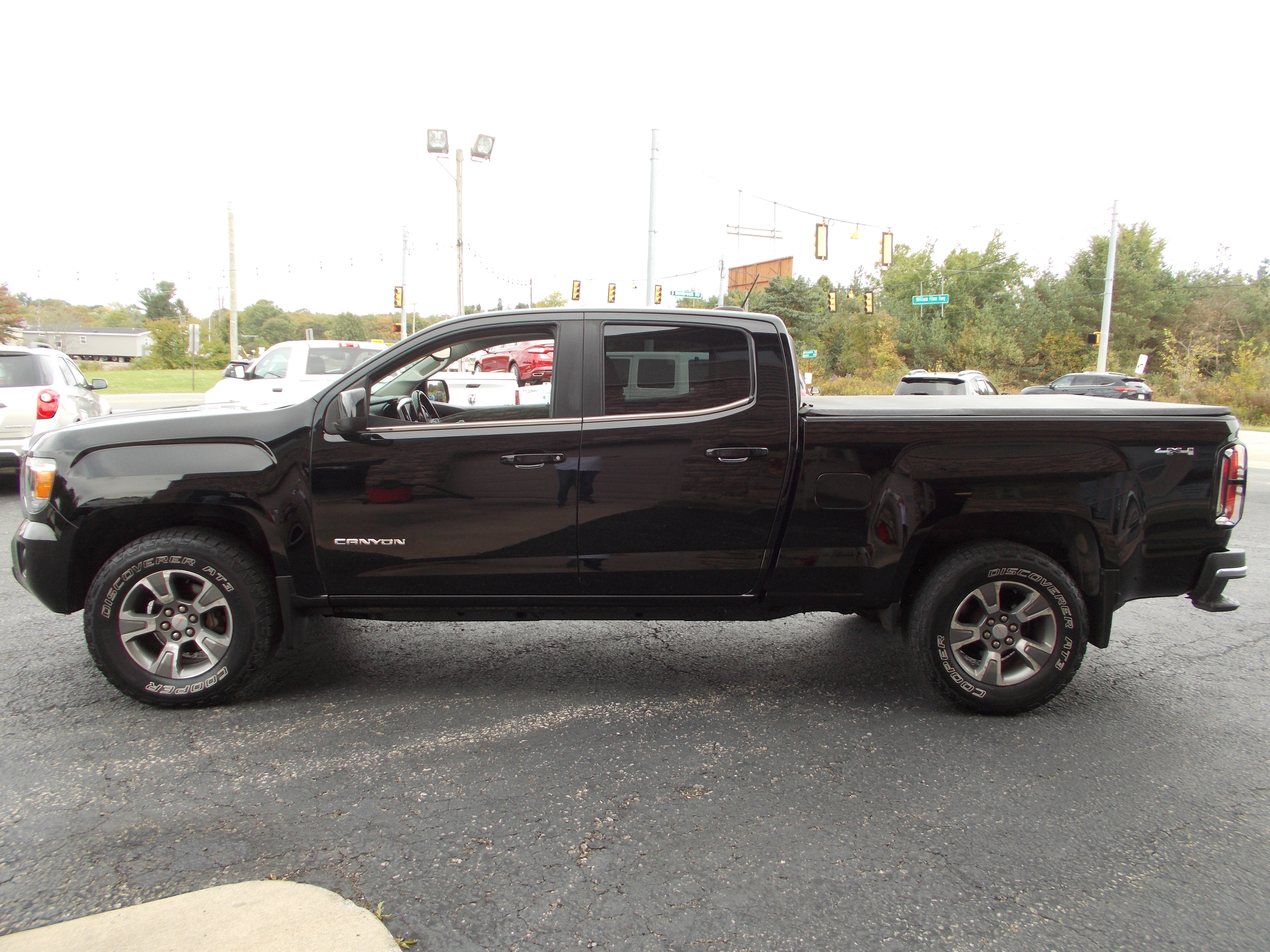 Used 2017 GMC Canyon 4x4 Crew Cab SLE image 8