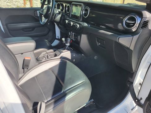 Used 2023 Jeep Wrangler Unlimited Sahara w/ Altitude AWD/4WD image 10
