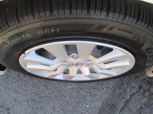 Used 2017 Nissan Altima 2.5 S Sedan 4D FWD image 16