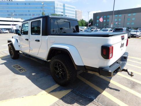 Used 2021 Jeep Gladiator Willys AWD/4WD image 5