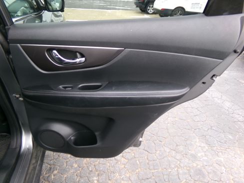 Used 2015 Nissan Rogue SV image 14