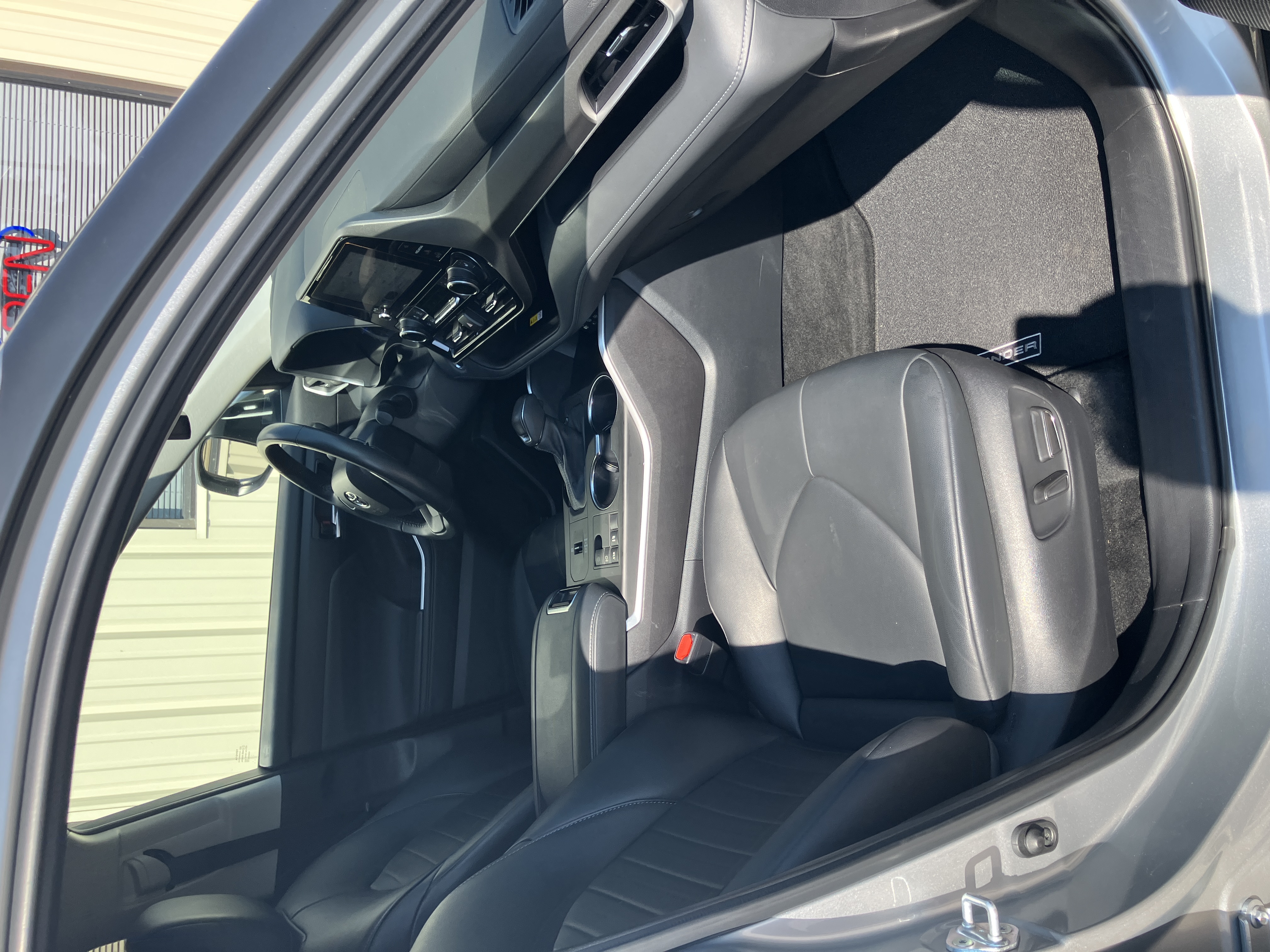 Used 2023 Toyota Highlander FWD XLE Hybrid image 14