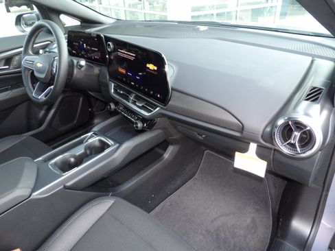 New 2026 Chevrolet Equinox EV LT image 3