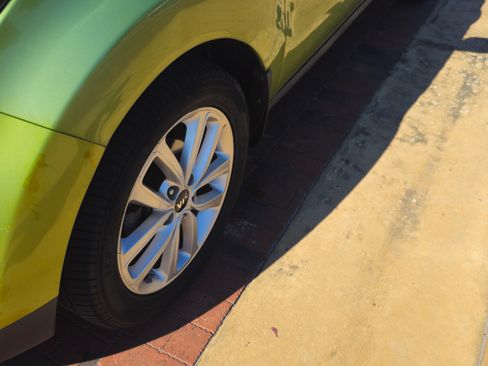 Used 2017 Kia Soul + image 46