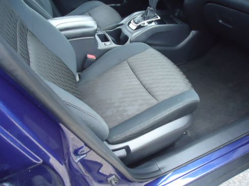 Used 2017 Nissan Rogue SV image 12