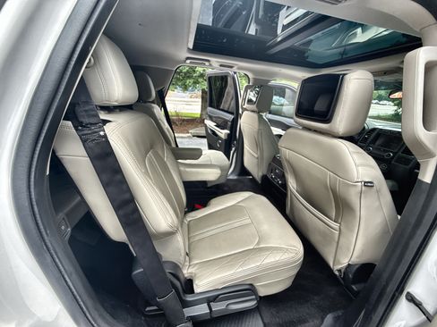 Used 2018 Ford Expedition 4WD Platinum image 10