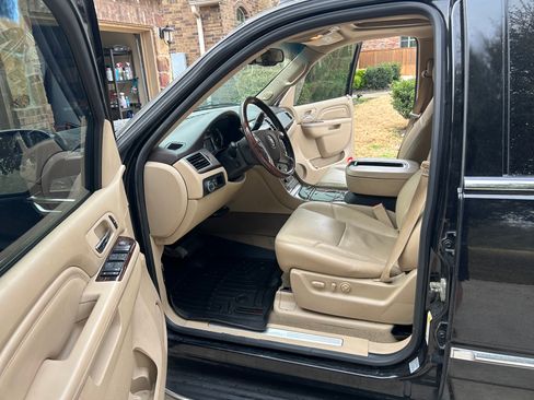 Used 2013 Cadillac Escalade ESV Premium image 14