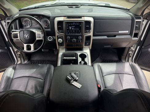 Used 2018 RAM 1500 4x4 Crew Cab Laramie image 4