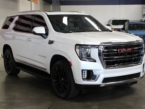 Used 2022 GMC Yukon SLT image 2