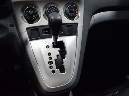Used 2012 Toyota Matrix S FWD image 24