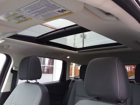 Used 2016 Ford Escape SE image 16