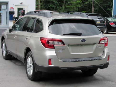 Used 2015 Subaru Outback 2.5i Premium AWD/4WD image 6