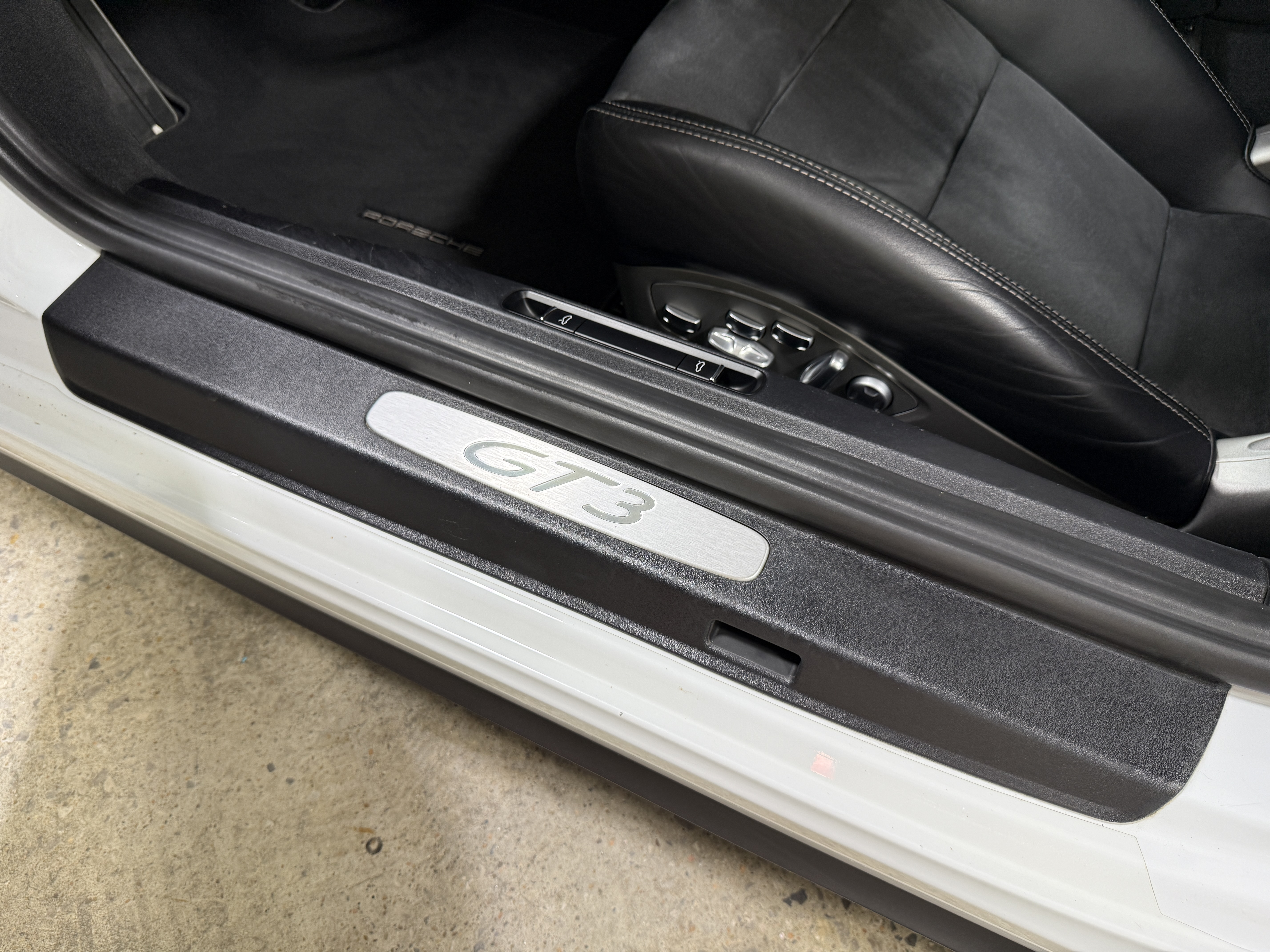 Used 2015 Porsche 911 GT3 RWD image 14
