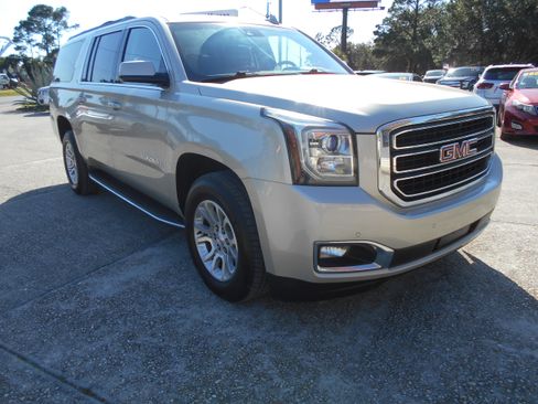 Used 2016 GMC Yukon XL SLT image 2