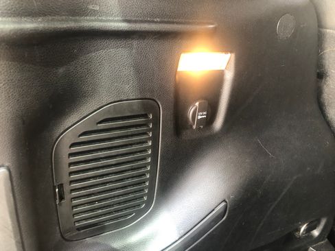 Used 2015 Jeep Renegade Trailhawk image 19