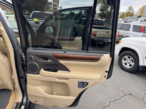 Used 2016 Lexus LX 570 image 29