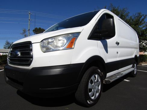 Used 2019 Ford Transit 250 image 2