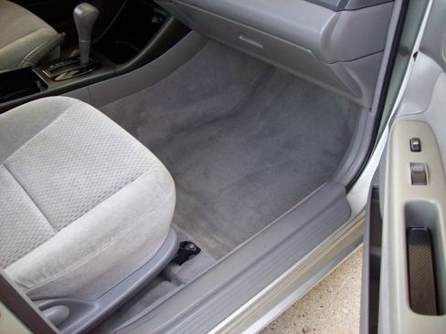 Used 2003 Toyota Camry LE Sedan FWD image 12