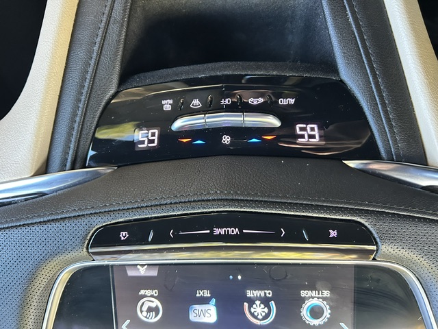 Used 2018 Cadillac XT5 FWD image 16