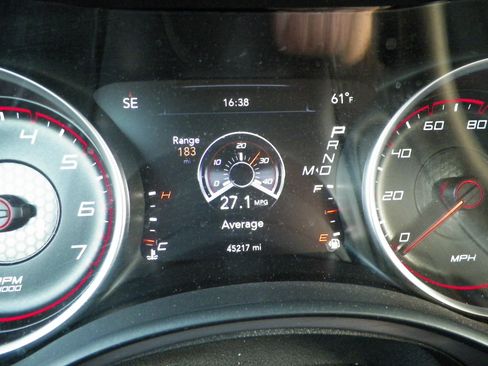 Used 2016 Dodge Charger SE RWD image 11