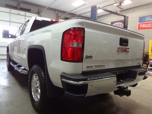 Used 2015 GMC Sierra 2500 Classic SLE image 4