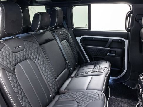 Used 2025 Land Rover Defender 110 X-Dynamic SE image 24