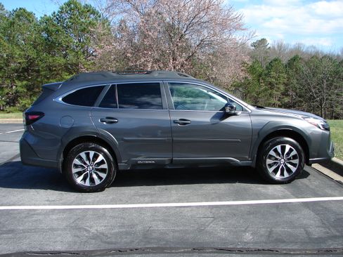 Used 2025 Subaru Outback Limited image 11