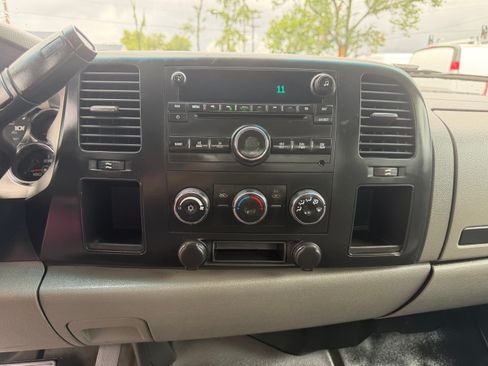 Used 2008 Chevrolet Silverado 2500 2WD Extended Cab image 11