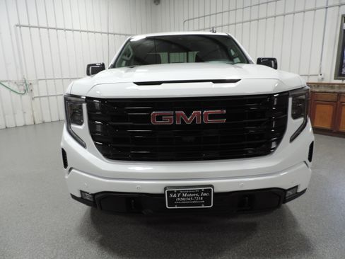 Used 2025 GMC Sierra 1500 Elevation image 5
