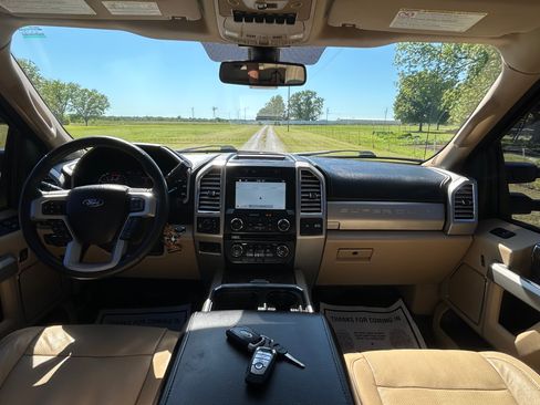 Used 2017 Ford F250 4x4 Crew Cab Super Duty image 17