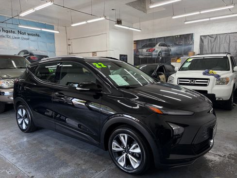 Used 2022 Chevrolet Bolt EUV LT FWD image 12