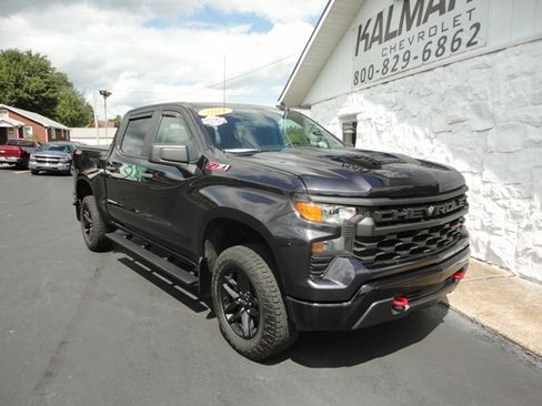 Used 2022 Chevrolet Silverado 1500 4x4 Crew Cab Custom Trail Boss image 3