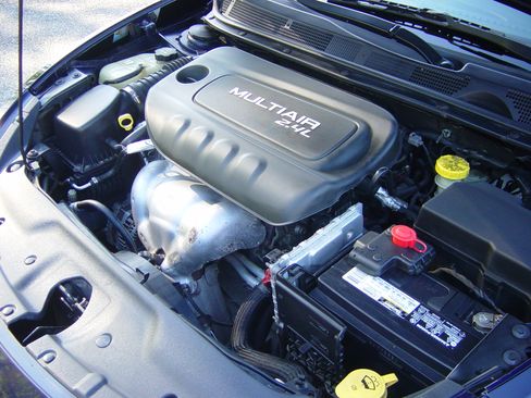 Used 2015 Dodge Dart SXT image 9