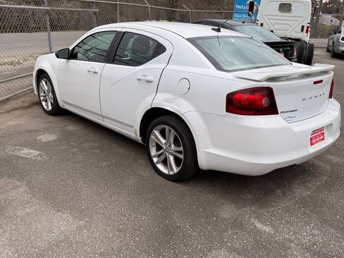 Used 2014 Dodge Avenger SXT image 2