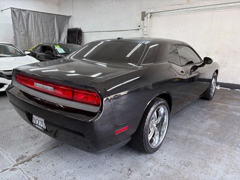 Used 2010 Dodge Challenger SE RWD image 8