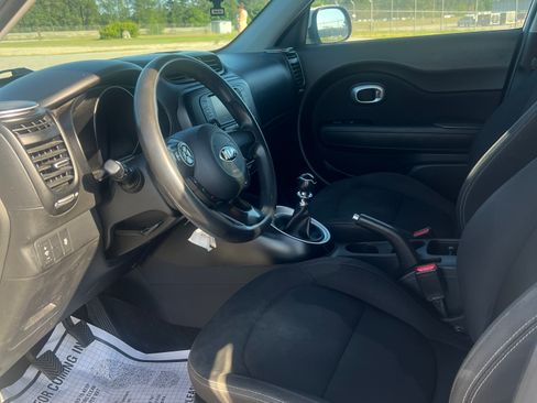 Used 2019 Kia Soul LX FWD image 10